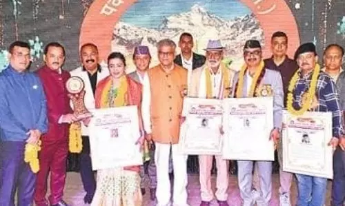 Bareilly: एलईडी स्क्रीन पर दर्शकों ने आनंद लिया अजय-दीवान की लोकगीत प्रस्तुति Bareilly: एलईडी स्क्रीन पर दर्शकों ने आनंद लिया अजय-दीवान की लोकगीत प्रस्तुति