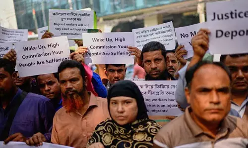 Malaysia में शोषण के खिलाफ ढाका में बांग्लादेशी मज़दूरों का विरोध प्रदर्शन