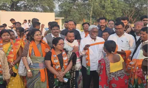 Ghatshila: JMM को घाटशिला में बड़ा झटका, कार्यकर्ताओं ने पार्टी छोड़ी