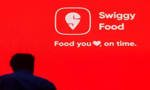 Swiggy ने 10,000 करोड़ रुपये तक के मेगा फंड जुटाने के लिए 3 सलाहकारों को शामिल किया Swiggy ने 10,000 करोड़ रुपये तक के मेगा फंड जुटाने के लिए 3 सलाहकारों को शामिल किया