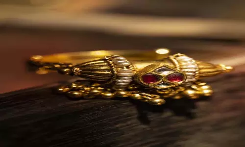 गहने खरीदना बंद करें। सोने में निवेश करने के ये हैं चार बेहतर तरीके गहने खरीदना बंद करें। सोने में निवेश करने के ये हैं चार बेहतर तरीके