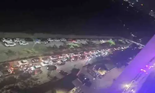 Hyderabad: नानकरामगुडा में ट्रैफिक अव्यवस्था पर नागरिकों का विरोध