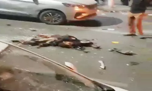 BIG BREAKING: मेट्रो स्टेशन की पार्किंग में कार हुआ ब्लास्ट, एक की मौत BIG BREAKING: मेट्रो स्टेशन की पार्किंग में कार हुआ ब्लास्ट, एक की मौत