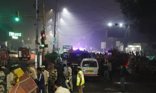Delhi: मेट्रो स्टेशन के पास विस्फोट में कम से कम 8 की मौत, दर्जनों घायल Delhi: मेट्रो स्टेशन के पास विस्फोट में कम से कम 8 की मौत, दर्जनों घायल