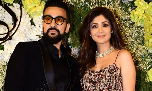 60 करोड़ का केस Shilpa Shetty के लिए सिरदर्द, राज कुंद्रा संग हाईकोर्ट पहुंचीं 60 करोड़ का केस Shilpa Shetty के लिए सिरदर्द, राज कुंद्रा संग हाईकोर्ट पहुंचीं