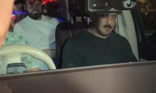 धर्मेंद्र का हालचाल जानने ब्रीच कैंडी अस्पताल पहुंचे Salman Khan