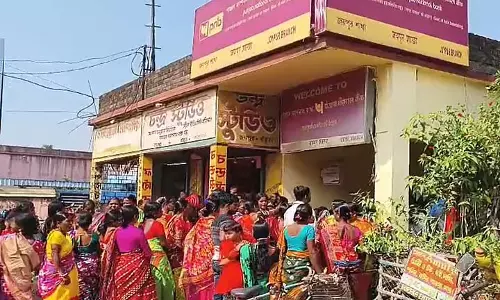 ग्राहक सेवा केंद्र से पैसे गायब होने के बाद जमाकर्ता धोखाधड़ी का शिकार हुए ग्राहक सेवा केंद्र से पैसे गायब होने के बाद जमाकर्ता धोखाधड़ी का शिकार हुए