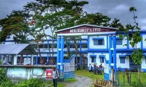 Mekhliganj के छात्रों को कई स्कूलों और कॉलेजों में विज्ञान विभाग न होने से संघर्ष करना पड़ रहा