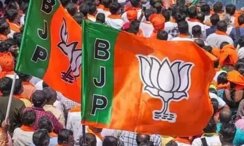 फॉर्म भरने को लेकर BJP के दो गुटों में झड़प, पार्टी असहज