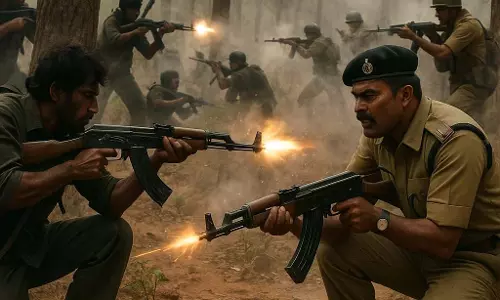 नक्सलियों और पुलिस के बीच मुठभेड़, हथियार और नक्सल सामान बरामद
