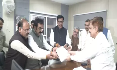 मध्य प्रदेश BJP प्रतिनिधिमंडल ने SIR प्रक्रिया को लेकर मुख्य निर्वाचन अधिकारी से मुलाकात की मध्य प्रदेश BJP प्रतिनिधिमंडल ने SIR प्रक्रिया को लेकर मुख्य निर्वाचन अधिकारी से मुलाकात की