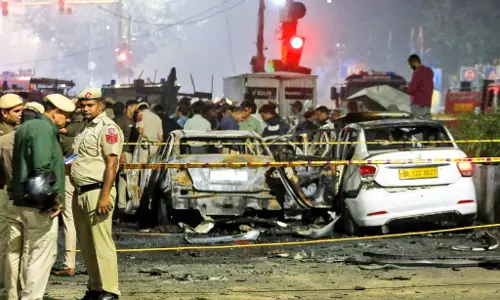 लाल किला ब्लास्ट: विस्फोट में इस्तेमाल i-20 कार के असली मालिक सलमान हिरासत में लाल किला ब्लास्ट: विस्फोट में इस्तेमाल i-20 कार के असली मालिक सलमान हिरासत में