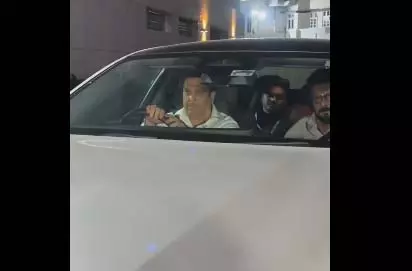 एक्टर गोविंदा ने अभिनेता धर्मेंद्र के स्वास्थ्य का हाल जाना, Video एक्टर गोविंदा ने अभिनेता धर्मेंद्र के स्वास्थ्य का हाल जाना, Video