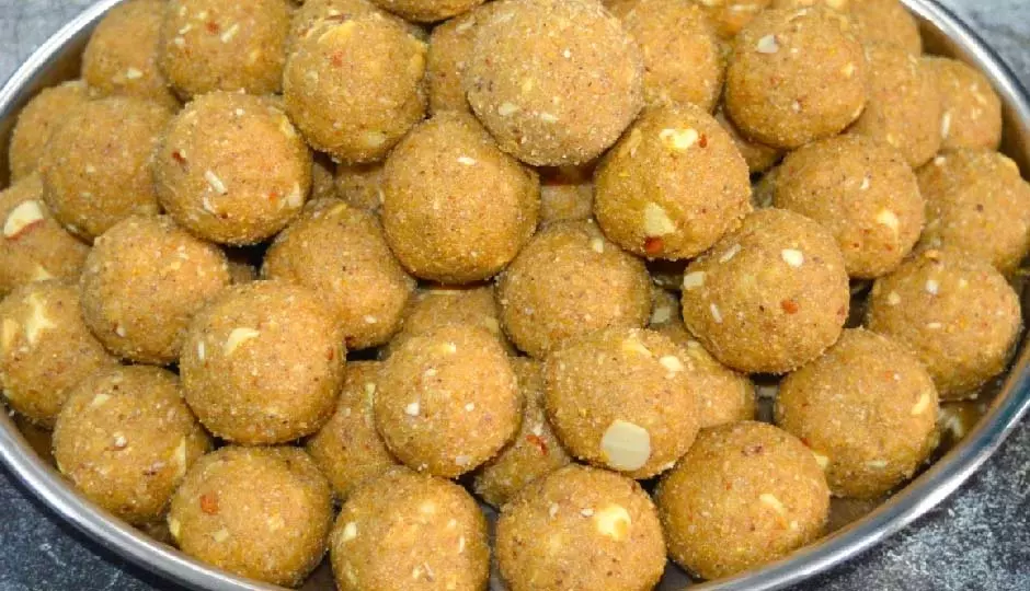 Recipe :इस सर्दी में घर पर बनाएं ये हेल्दी लड्डू Recipe :इस सर्दी में घर पर बनाएं ये हेल्दी लड्डू