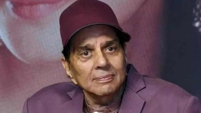Dharmendra: दिग्गज अभिनेता धर्मेंद्र के निधन की खबर फर्जी, बेटी ईशा देओल ने किया पिता की मौत की खबर का खंडन Dharmendra: दिग्गज अभिनेता धर्मेंद्र के निधन की खबर फर्जी, बेटी ईशा देओल ने किया पिता की मौत की खबर का खंडन