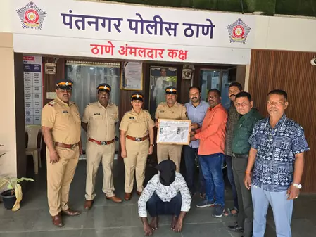 पुलिस ने दो देशी पिस्तौल और 4 जिंदा कारतूस के साथ एक युवक को दबोचा पुलिस ने दो देशी पिस्तौल और 4 जिंदा कारतूस के साथ एक युवक को दबोचा