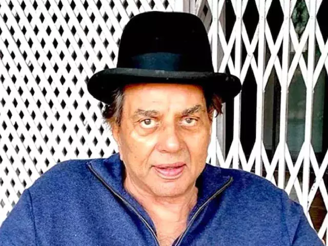Dharmendra: चल रही हैं धर्मेंद्र की सांसें, बेटी ईशा देओल ने दी जानकारी, बोलीं- अफवाहें ना फैलाएं Dharmendra: चल रही हैं धर्मेंद्र की सांसें, बेटी ईशा देओल ने दी जानकारी, बोलीं- अफवाहें ना फैलाएं