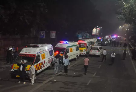 शेख हसीना ने ब्लास्ट की कड़ी निंदा की, आतंकवाद को मानवता का दुश्मन बताया शेख हसीना ने ब्लास्ट की कड़ी निंदा की, आतंकवाद को मानवता का दुश्मन बताया