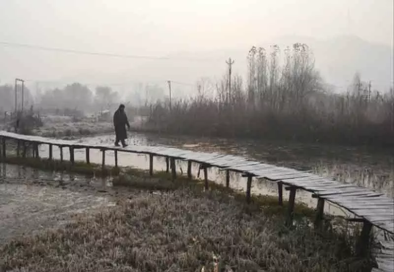 Kashmir में सर्दी का शुरुआती असर Kashmir में सर्दी का शुरुआती असर