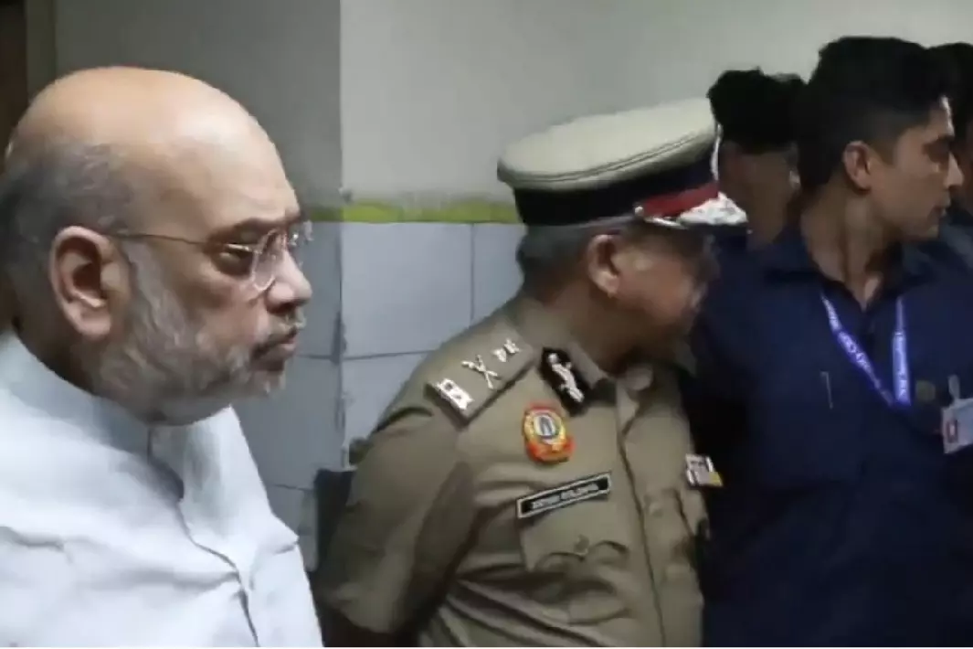 Amit Shah ने लाल किला धमाके पर रिपोर्ट मांगी, जांच एजेंसियां सतर्क Amit Shah ने लाल किला धमाके पर रिपोर्ट मांगी, जांच एजेंसियां सतर्क