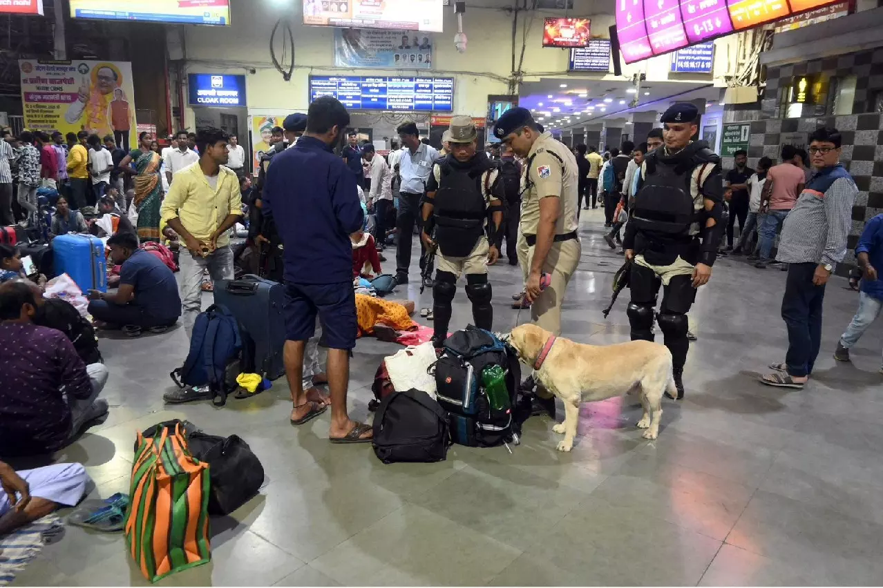 लाल किला विस्फोट के बाद हैदराबाद में हाई अलर्ट लाल किला विस्फोट के बाद हैदराबाद में हाई अलर्ट