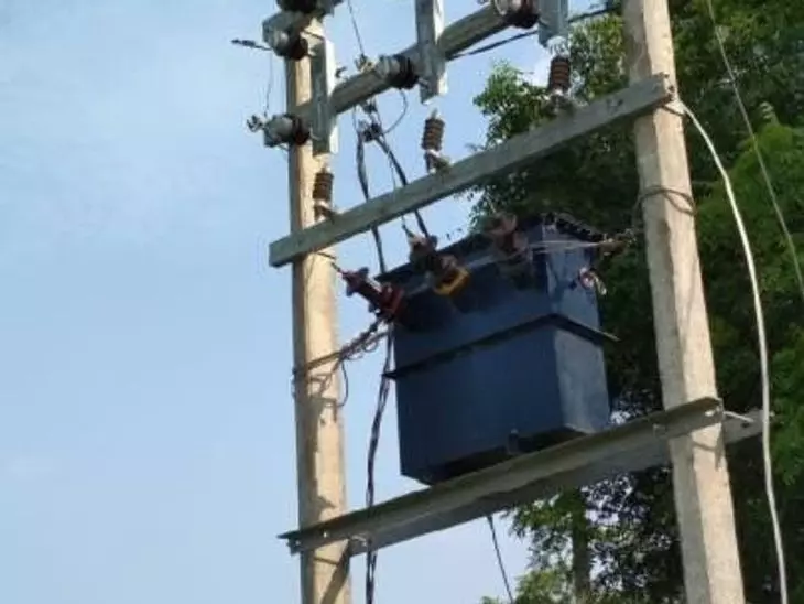 Shimla: ट्रांसफार्मर से ऑयल और कॉइल चोरी, जनता परेशान Shimla: ट्रांसफार्मर से ऑयल और कॉइल चोरी, जनता परेशान