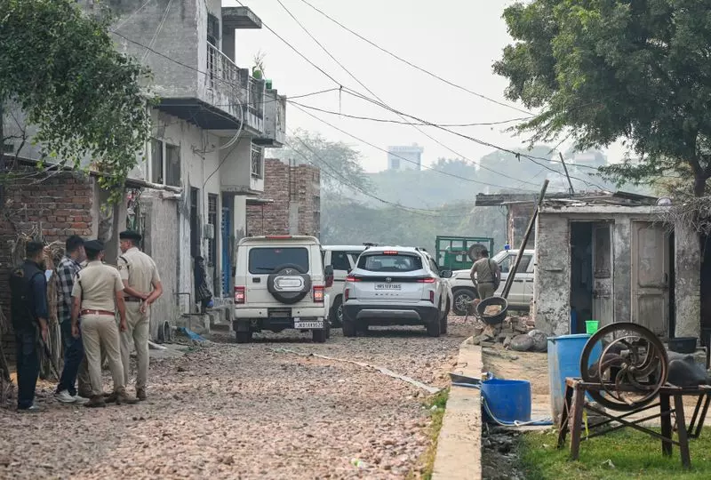 Faridabad के धौज थाना क्षेत्र में 800 से अधिक पुलिसकर्मी व्यापक तलाशी अभियान पर Faridabad के धौज थाना क्षेत्र में 800 से अधिक पुलिसकर्मी व्यापक तलाशी अभियान पर
