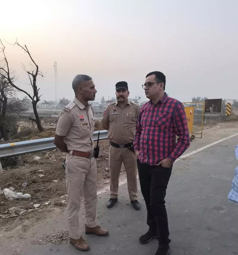 कैथल के SDM ने बाहरी जिलों से धान की आवक रोकने के लिए नाकों की जांच की कैथल के SDM ने बाहरी जिलों से धान की आवक रोकने के लिए नाकों की जांच की