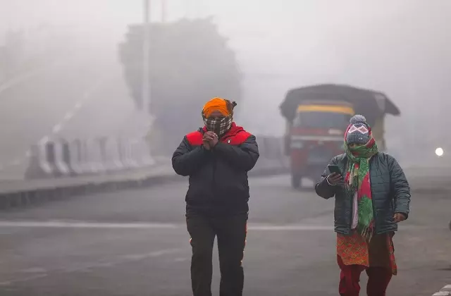 Chandigarh: हरियाणा में सर्दी का प्रकोप, येलो अलर्ट जारी Chandigarh: हरियाणा में सर्दी का प्रकोप, येलो अलर्ट जारी