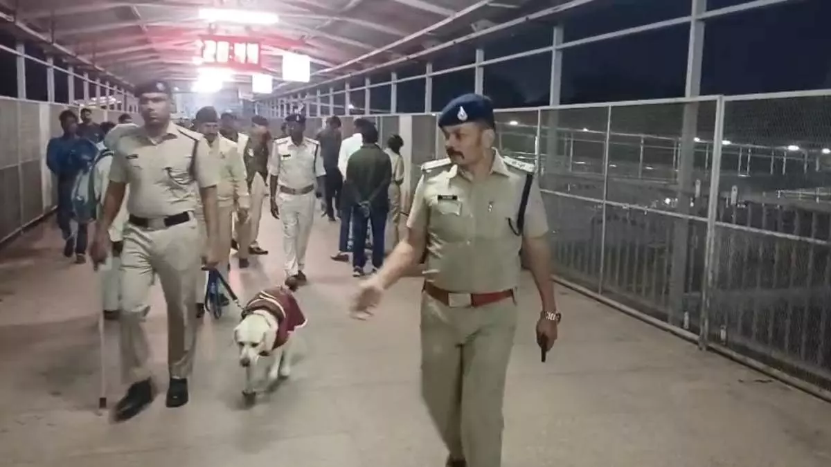 Bhopal: दिल्ली ब्लास्ट के बाद एमपी में बढ़ाई गई सुरक्षा Bhopal: दिल्ली ब्लास्ट के बाद एमपी में बढ़ाई गई सुरक्षा