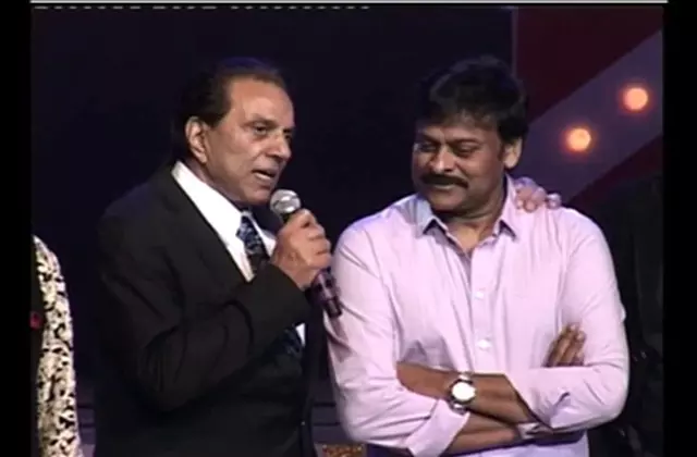 Chiranjeevi ने धर्मेंद्र मौत अफवाह पर की पोस्ट, बाद में परिवार के लिए संवेदना व्यक्त की Chiranjeevi ने धर्मेंद्र मौत अफवाह पर की पोस्ट, बाद में परिवार के लिए संवेदना व्यक्त की