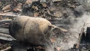 Farrukhabad: हवा भरने के दौरान सिलेंडर फटा, एक कर्मचारी घायल Farrukhabad: हवा भरने के दौरान सिलेंडर फटा, एक कर्मचारी घायल