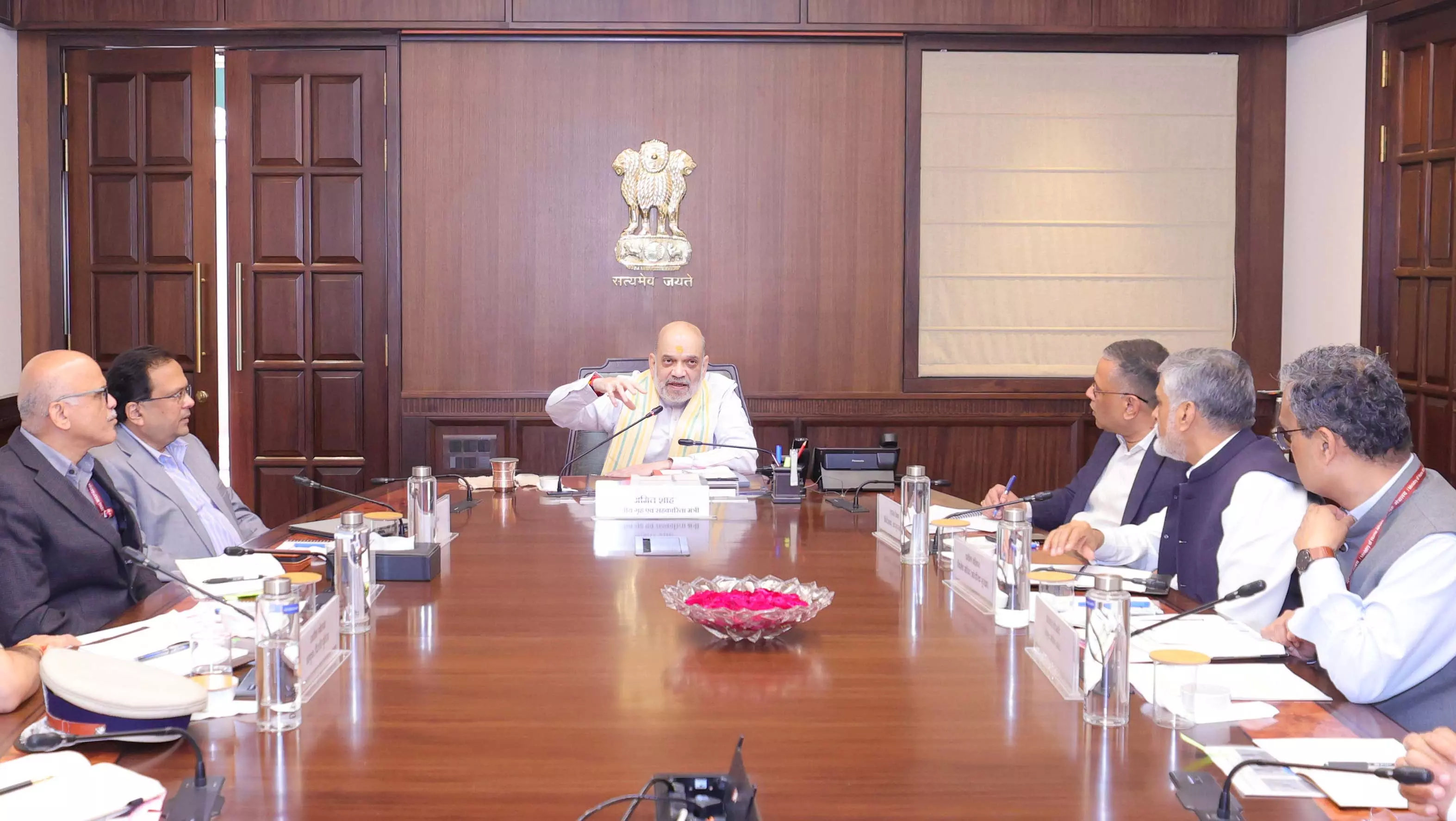 दिल्ली कार ब्लास्ट: केंद्रीय गृह मंत्री अमित शाह ने की समीक्षा बैठक, दिए कड़ी कार्रवाई के निर्देश दिल्ली कार ब्लास्ट: केंद्रीय गृह मंत्री अमित शाह ने की समीक्षा बैठक, दिए कड़ी कार्रवाई के निर्देश