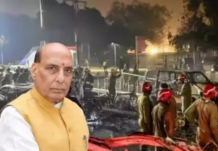 New Delhi: राजनाथ सिंह का सख्त बयान, दिल्ली ब्लास्ट के दोषियों को मिलेगी सजा New Delhi: राजनाथ सिंह का सख्त बयान, दिल्ली ब्लास्ट के दोषियों को मिलेगी सजा