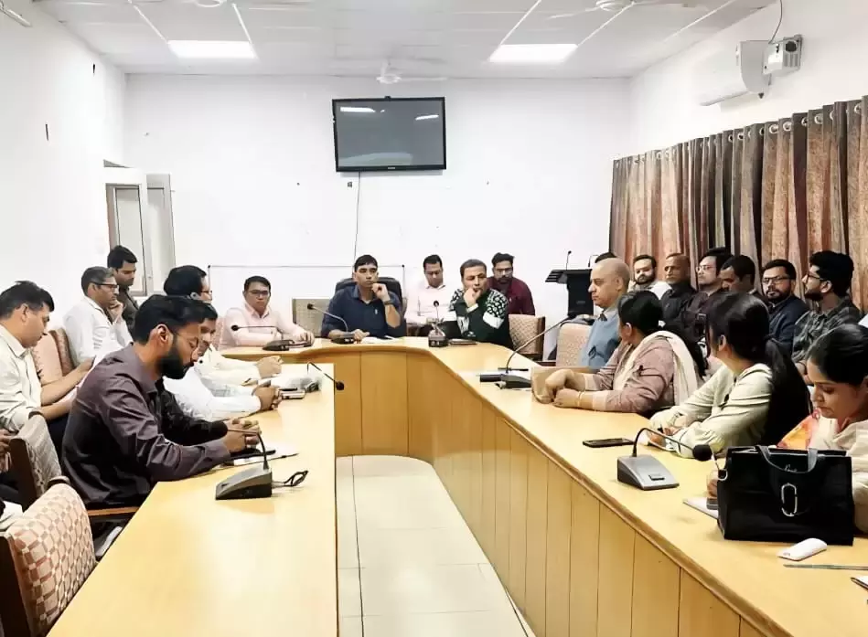 Jind: सीधी भर्ती का विरोध तेज, डॉक्टरों ने पहनी काली पट्टी Jind: सीधी भर्ती का विरोध तेज, डॉक्टरों ने पहनी काली पट्टी