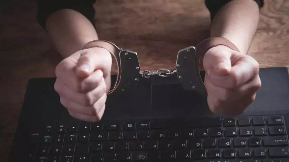 OMG डिजिटल अरेस्ट: 53 लाख की ठगी, पूरी रात वीडियो कॉल पर बने रहने किया मजबूर OMG डिजिटल अरेस्ट: 53 लाख की ठगी, पूरी रात वीडियो कॉल पर बने रहने किया मजबूर