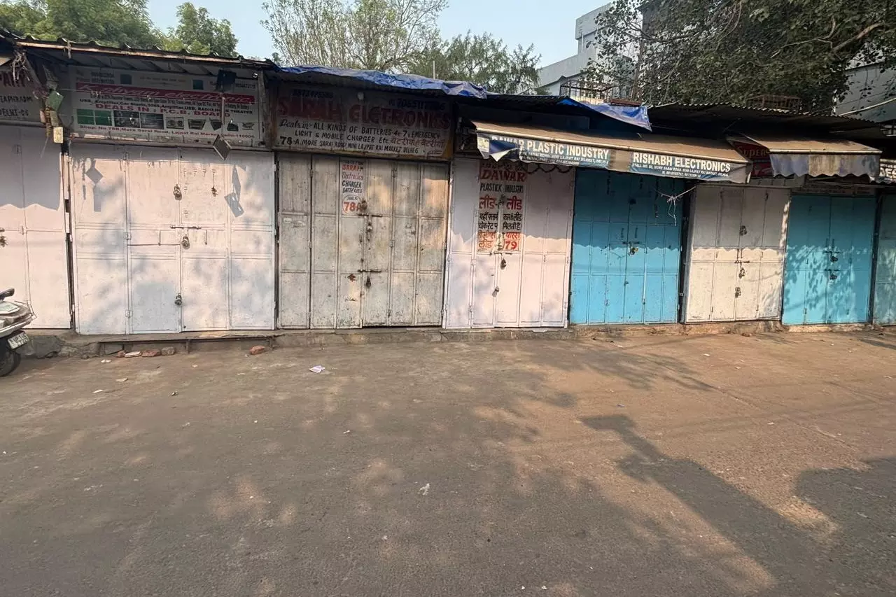 Blast के एक दिन बाद लाल किला, लाजपत राय मार्केट बंद, जांच तेज Blast के एक दिन बाद लाल किला, लाजपत राय मार्केट बंद, जांच तेज