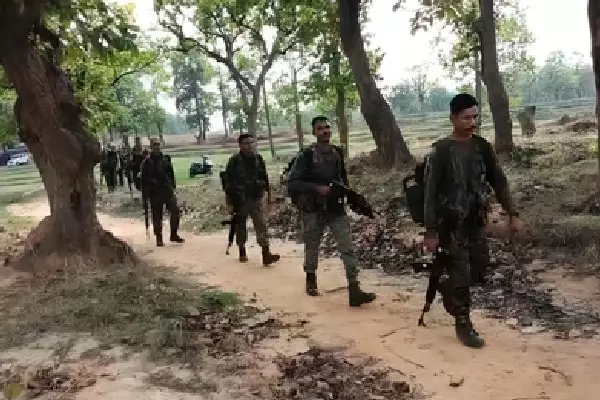 बीजापुर-गढ़चिरौली मुठभेड़ में कई माओवादी ढेर, तलाशी अभियान जारी बीजापुर-गढ़चिरौली मुठभेड़ में कई माओवादी ढेर, तलाशी अभियान जारी