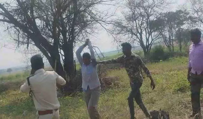 Congress नेताओं ने वन कर्मचारियों पर हमला किया, कई घायल Congress नेताओं ने वन कर्मचारियों पर हमला किया, कई घायल