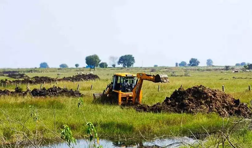 Singuru Project की जमीन पर कब्जा करने का प्रयास, राजस्व अधिकारियों पर हमला Singuru Project की जमीन पर कब्जा करने का प्रयास, राजस्व अधिकारियों पर हमला