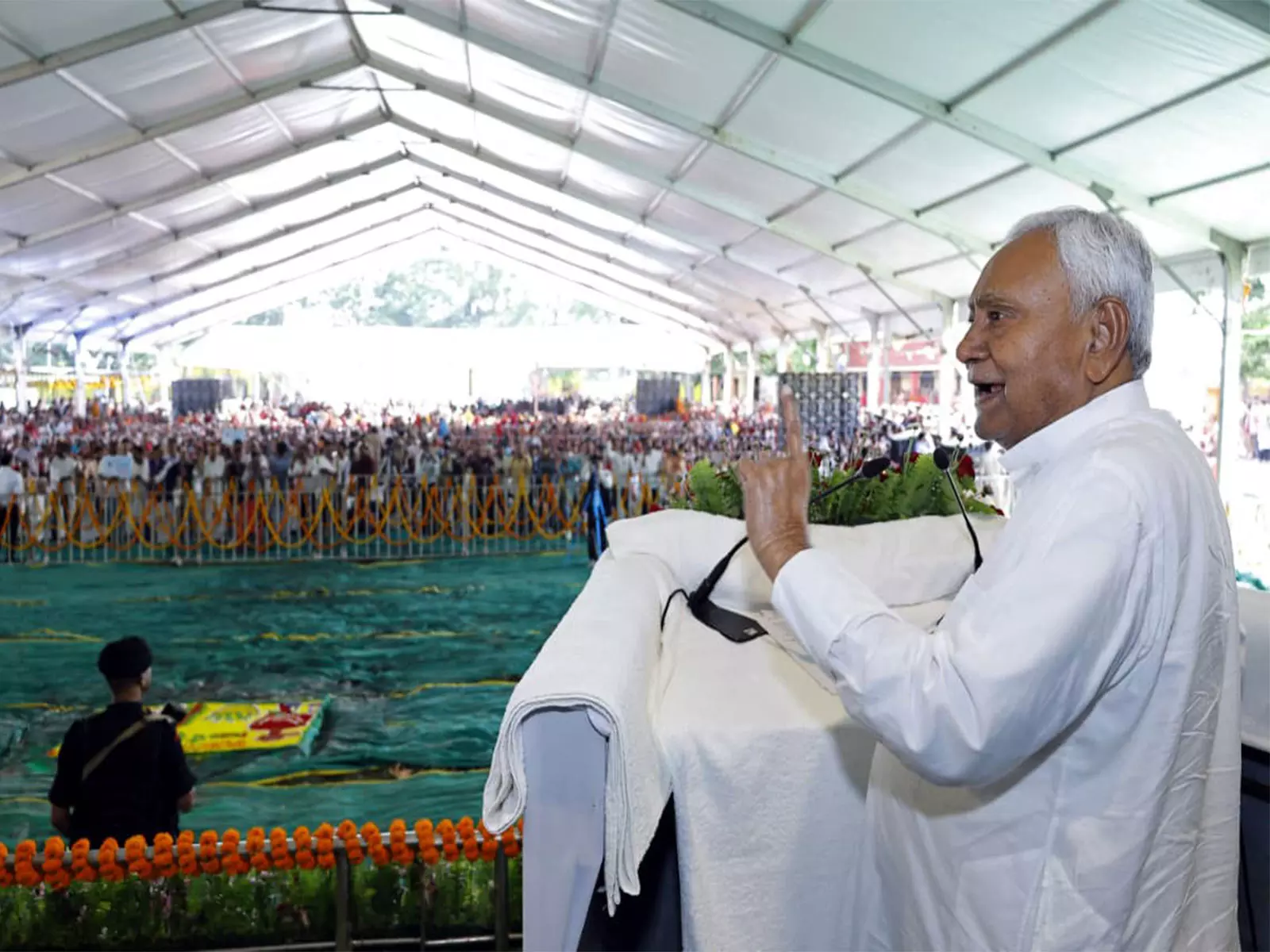 बिहार में मतदान के बाद JDU ने कहा, NDA को मिला ऐतिहासिक जनादेश, विपक्ष पर निशाना बिहार में मतदान के बाद JDU ने कहा, NDA को मिला ऐतिहासिक जनादेश, विपक्ष पर निशाना