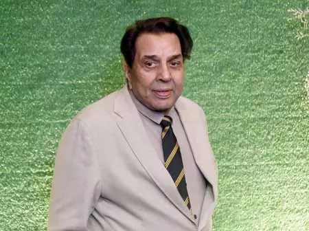 धर्मेंद्र की हालत नाजुक, ब्रीच कैंडी अस्पताल में वेंटिलेटर सपोर्ट पर अभिनेता धर्मेंद्र की हालत नाजुक, ब्रीच कैंडी अस्पताल में वेंटिलेटर सपोर्ट पर अभिनेता