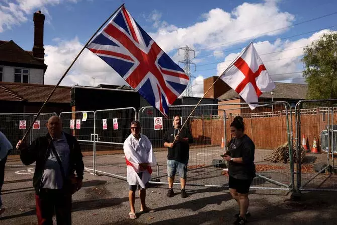 London में शरणार्थियों के लिए होटल रहने का UK हाई कोर्ट से हरी झंडी London में शरणार्थियों के लिए होटल रहने का UK हाई कोर्ट से हरी झंडी