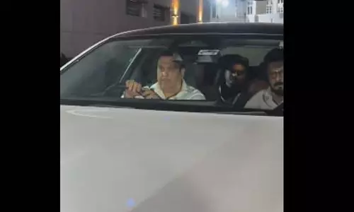 एक्टर गोविंदा ने अभिनेता धर्मेंद्र के स्वास्थ्य का हाल जाना, Video