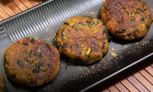 Recipe: सर्दियों में घर पर बनाएं आलू-मेथी टिक्की Recipe: सर्दियों में घर पर बनाएं आलू-मेथी टिक्की