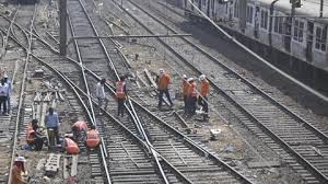 Train की तेज आवाजाही के लिए कल्याण-कर्जत के बीच 10 लेवल क्रॉसिंग खत्म की जाएंगी