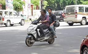 Helmets दो पहिया वाहन चालकों के लिए अनिवार्य, चार पहिया वाहन चालकों के लिए सीट बेल्ट अनिवार्य