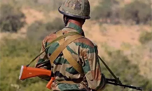 Jammu-Kashmir: ड्यूटी दौरान जवान के साथ हादसा, मौके पर मौत Jammu-Kashmir: ड्यूटी दौरान जवान के साथ हादसा, मौके पर मौत