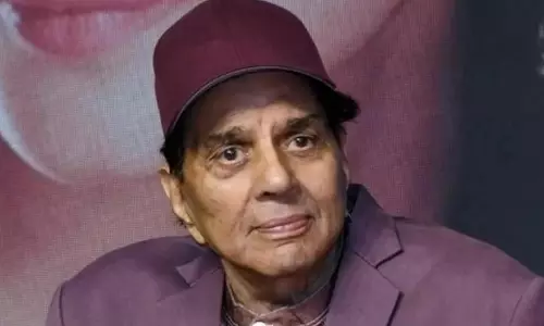 Dharmendra: दिग्गज अभिनेता धर्मेंद्र के निधन की खबर फर्जी, बेटी ईशा देओल ने किया पिता की मौत की खबर का खंडन