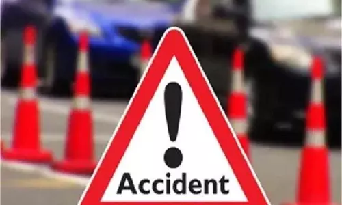 Bihar: सड़क किनारे खड़े ट्रक से टकराया ऑटो, 6 घायल Bihar: सड़क किनारे खड़े ट्रक से टकराया ऑटो, 6 घायल